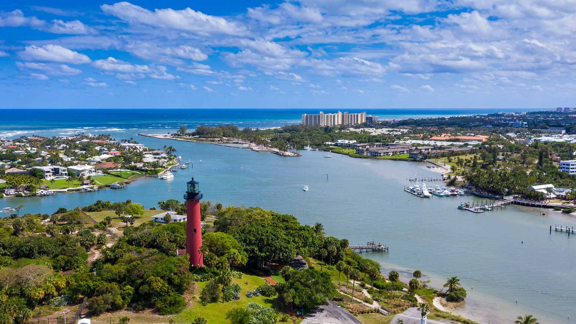 banner-lighthouse-and-bay-at-jupiter-florida