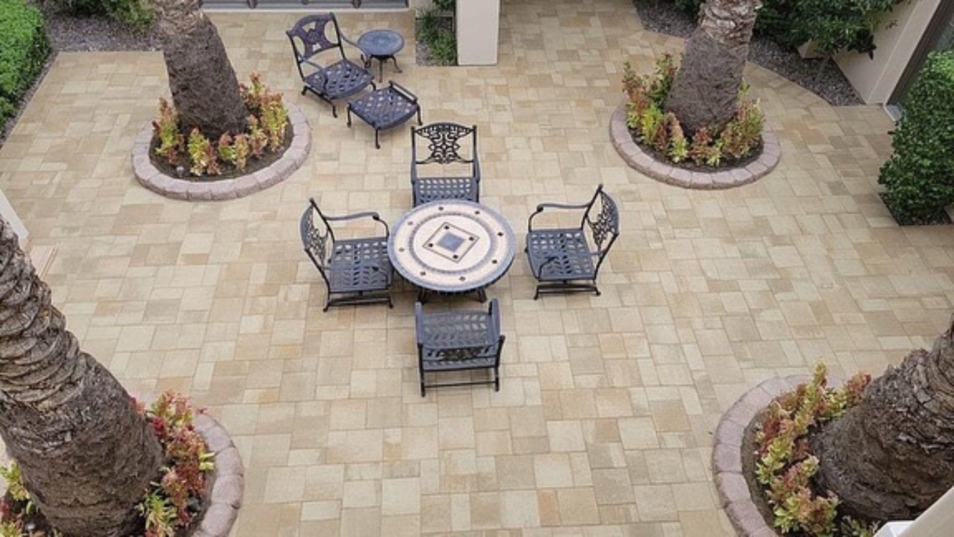 banner-patio-installation-with-patio-set