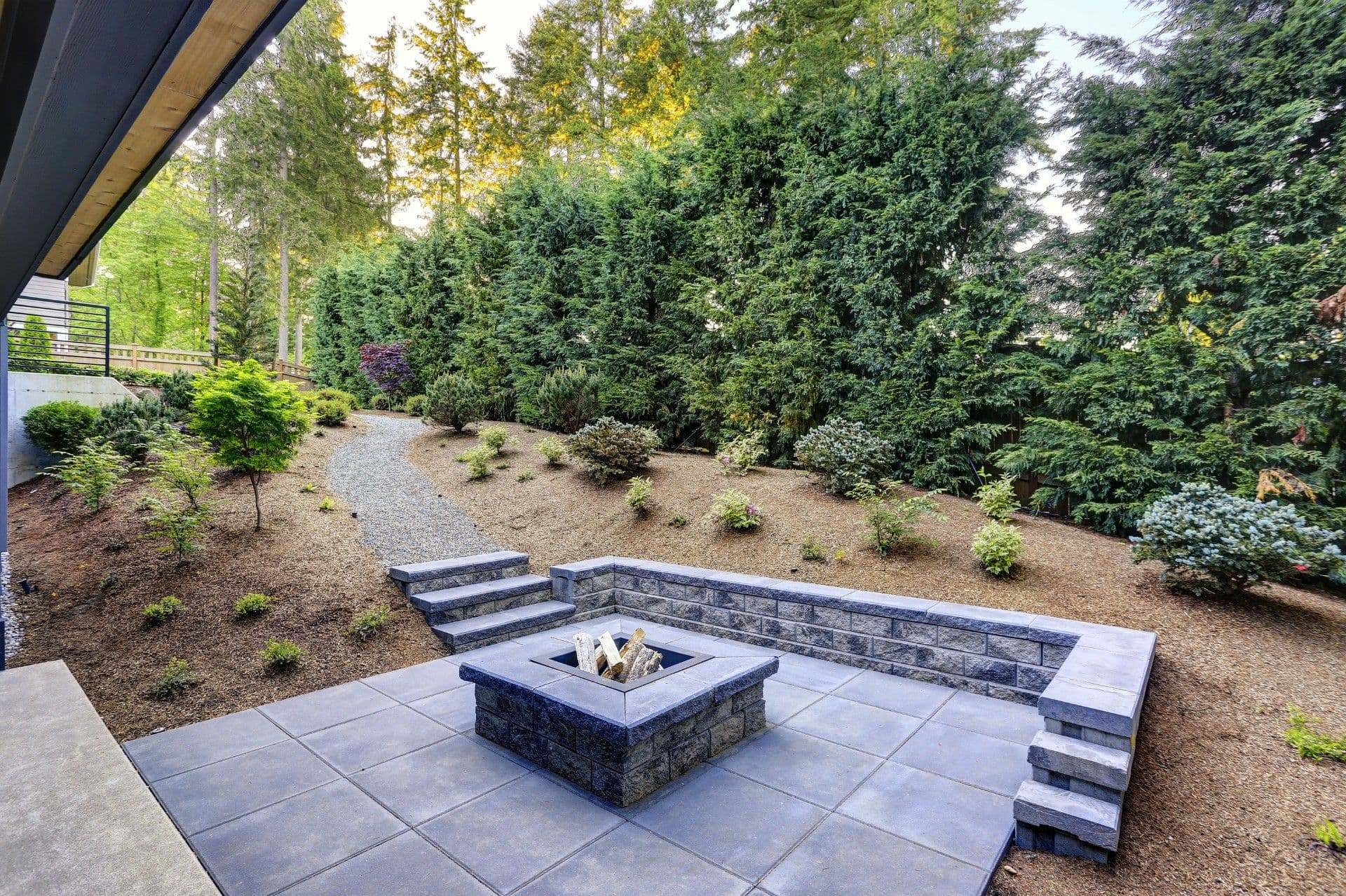 Seating wall, retaining wall
