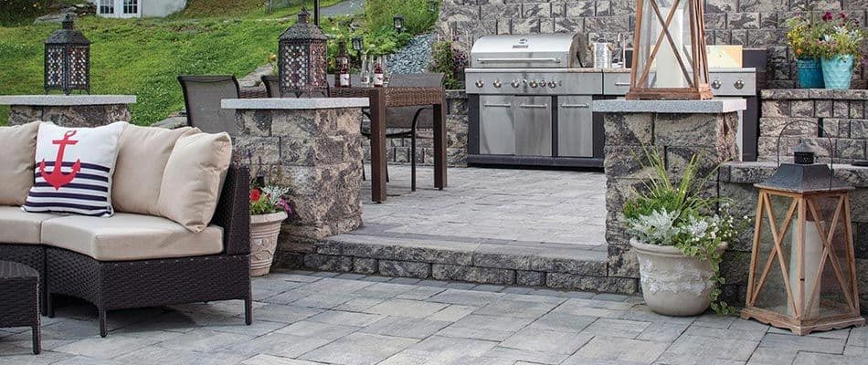 beautiful-outdoor-kitchen-with-patio