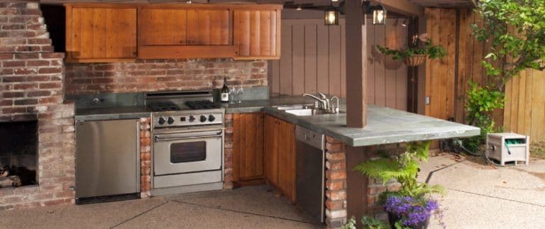 content-stove-installed-in-outdoor-kitchen-project-768x323